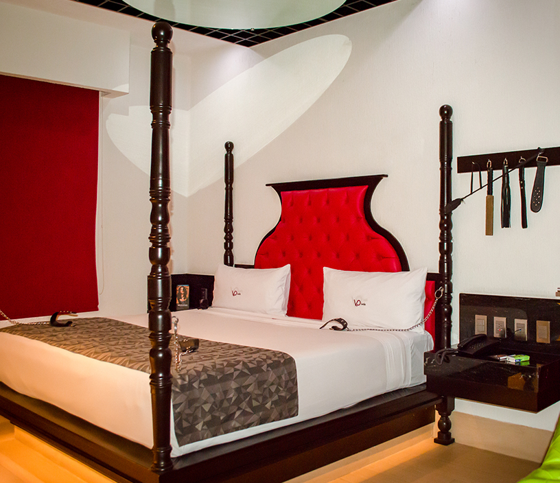 Love Hotel VP León, Habitación Red Room